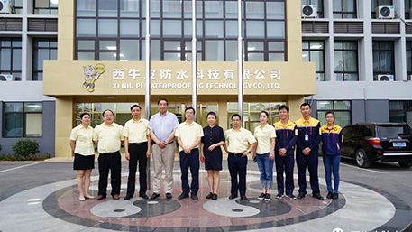 中國建筑防水協(xié)會朱冬青秘書長高度肯定西牛皮“產(chǎn)品施工兩手抓”，在行業(yè)內(nèi)起到了示范和引領(lǐng)的作用