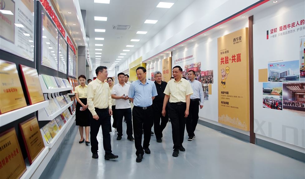 南寧市人大常委會主任、黨組書記馮學軍帶隊到西牛皮防水（南寧）科技園開展調(diào)研